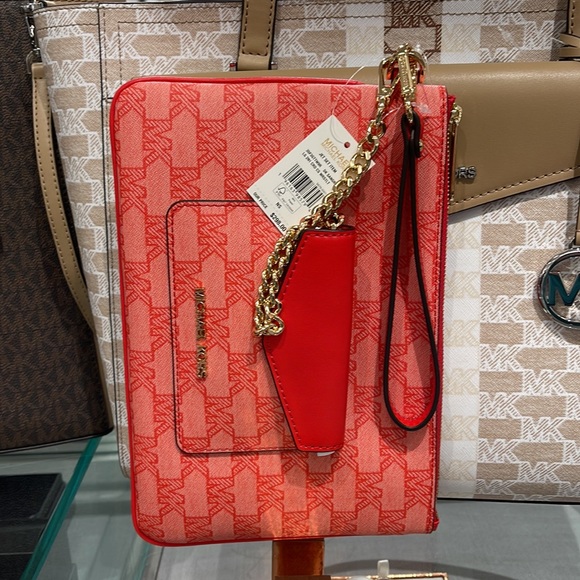 MICHAEL KORS JET SET ITEM LG 2 in 1 CARD CASE & WRISTLET
Dark Sangria
NWT - Picture 2 of 16